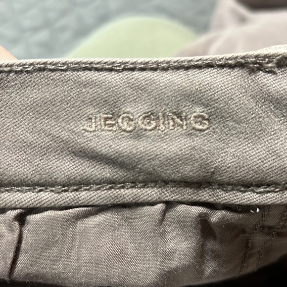 American Eagle distressed jegging. Size 12. Grey/khaki color - Picture 6 of 8